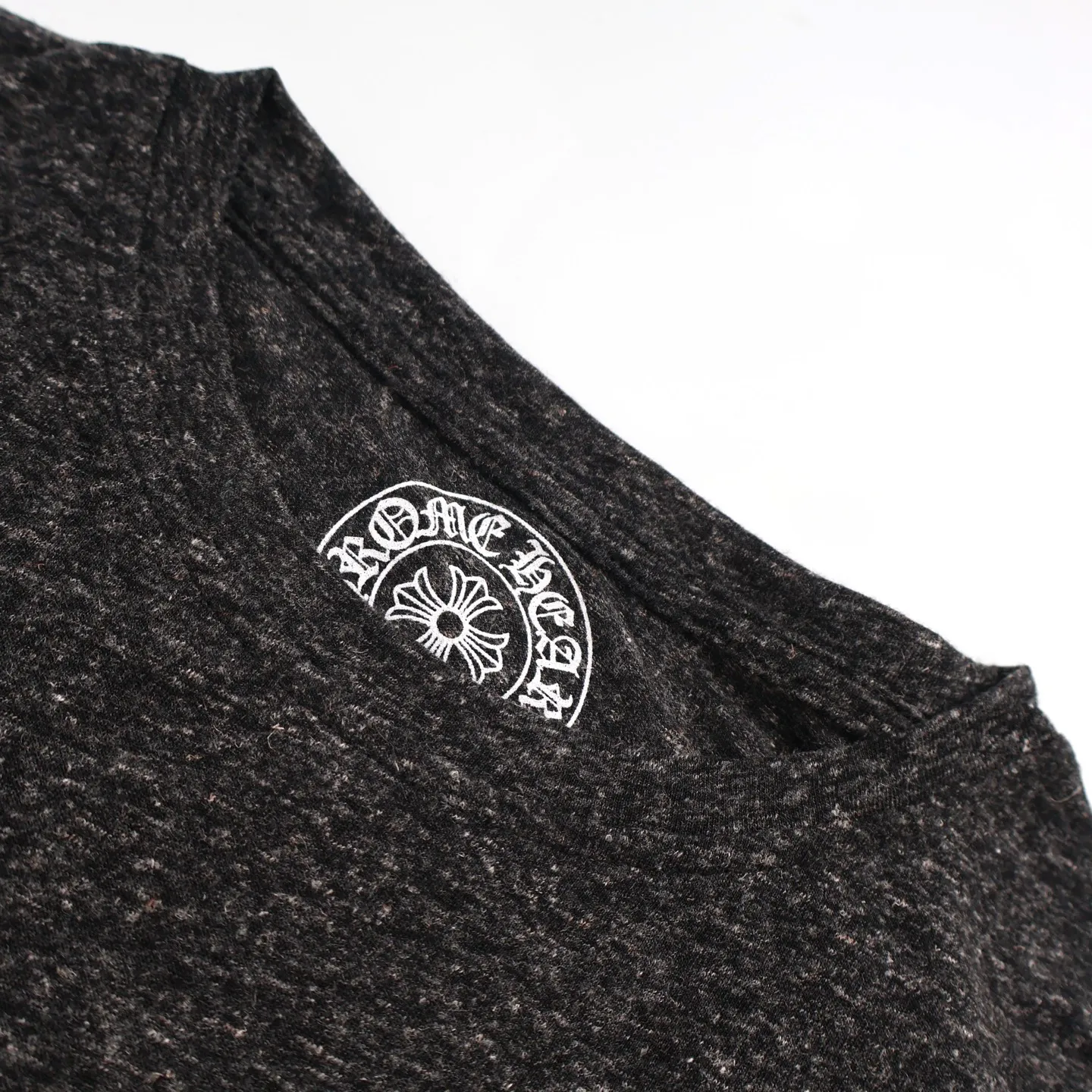 🅿️340 [Exclusive supply] CH Croix Heart Flag Printed Long Sleeve (Gray) The original version was purchased from Japan Osaka National Specialty School for 4500. The fabric is made of 230 grams of cotton. The printing adopts manual glue printing process. Customized auxiliary materials, produced by large manufacturers, are very demanding in workmanship, and the upper body is comfortable and natural. Size:S-M-L